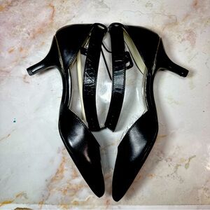 Anne Klein Womens Fararia Black Buckle Pump Shoes Pointed Toe Mid Size 7.5 Heel